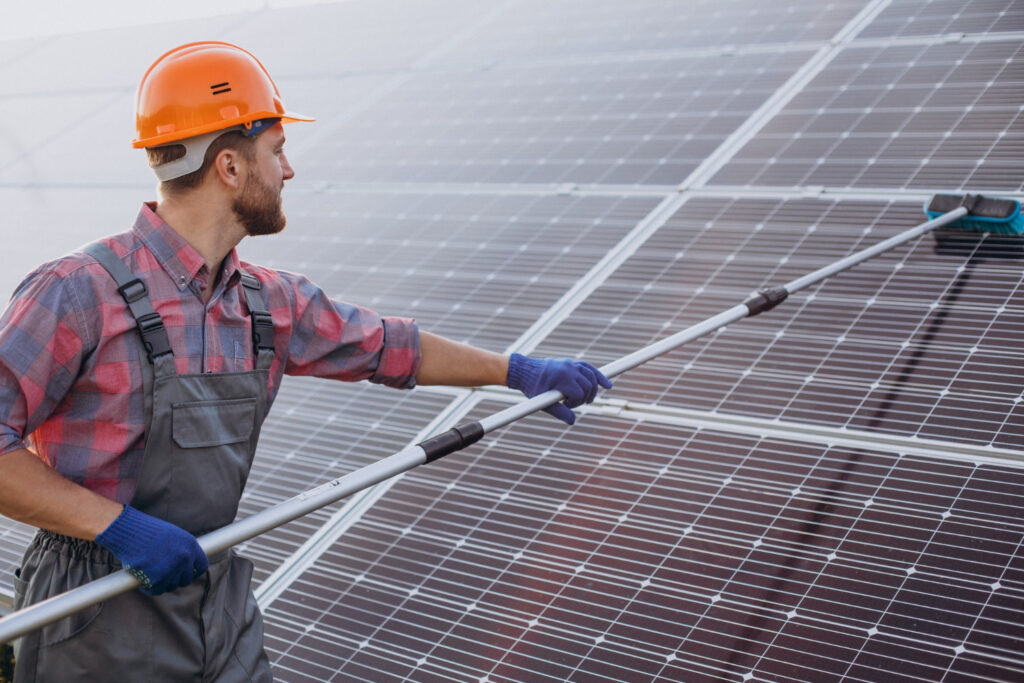 Simple Solar Panel Cleaning and Maintenance Tips